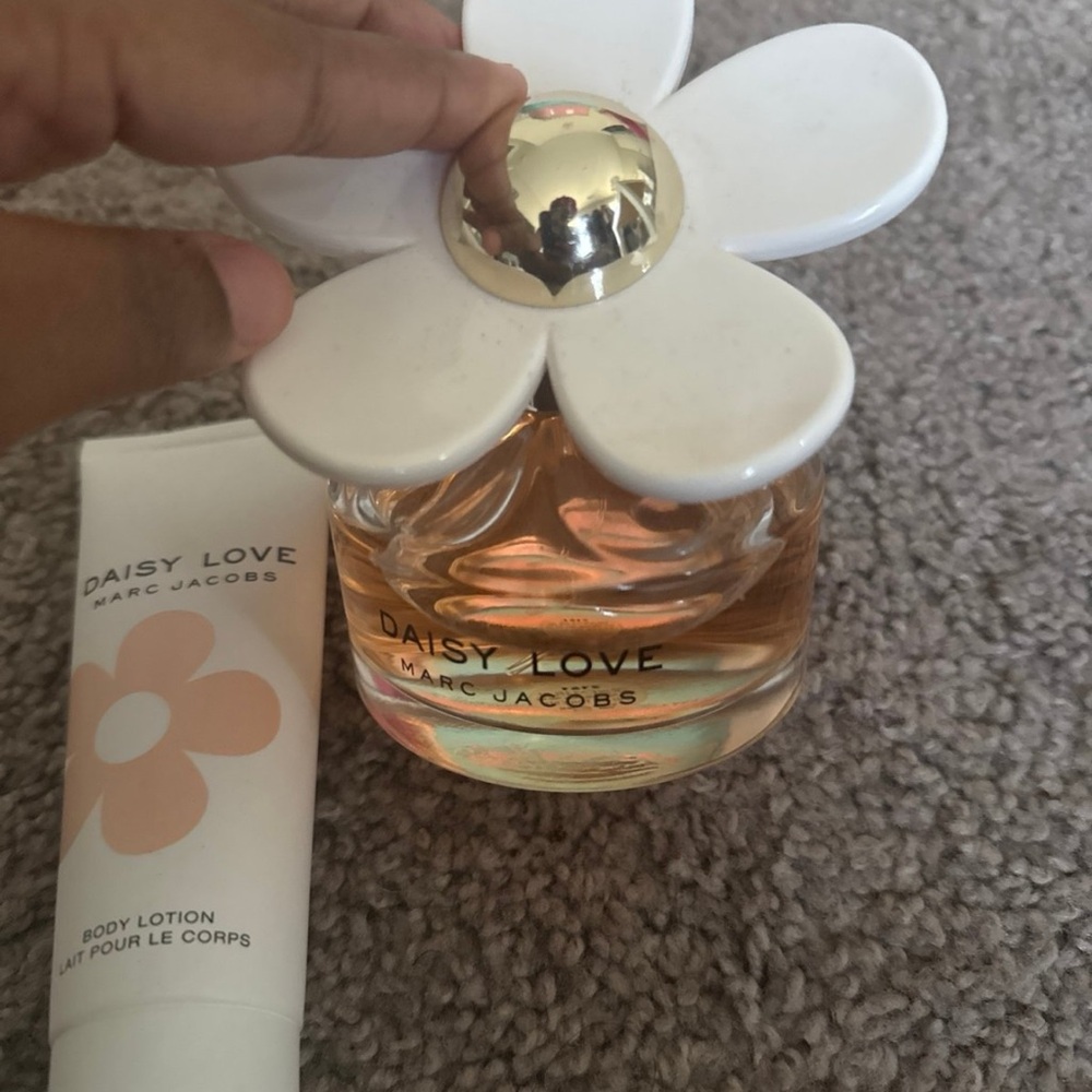 Marc Jacobs Daisy Love Perfume and Lotion Set